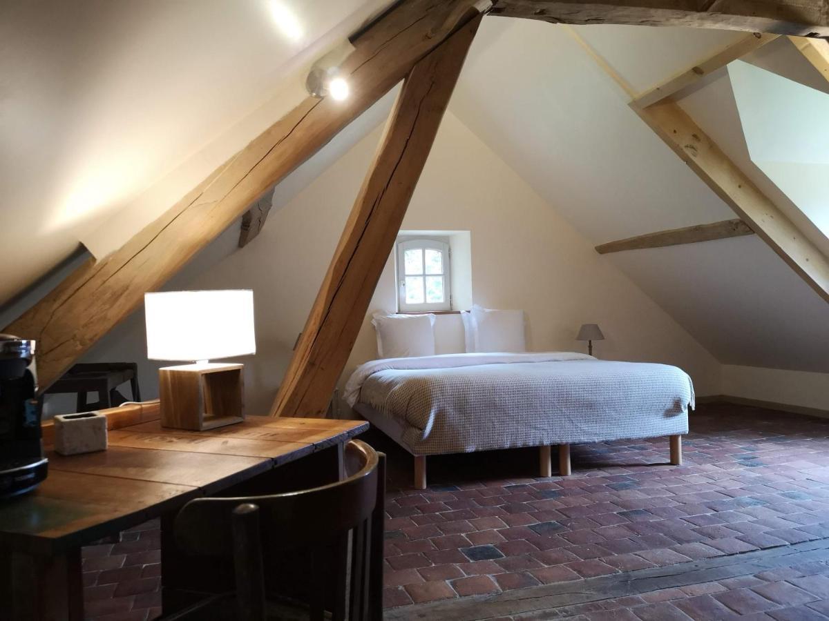 Bed and Breakfast Le Moulin De Corneil Mézilles Exteriér fotografie